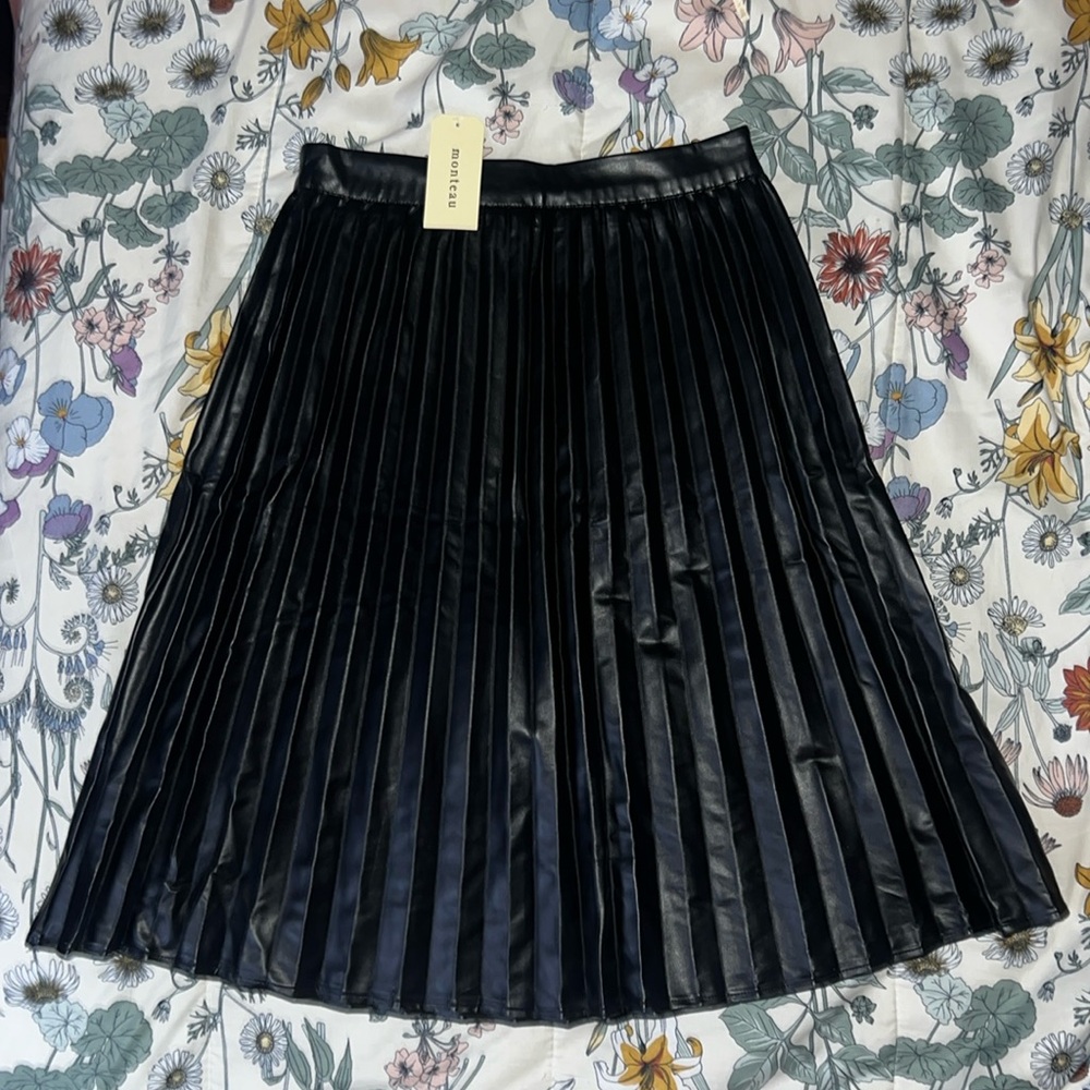 Vegan Leather pleated skirt